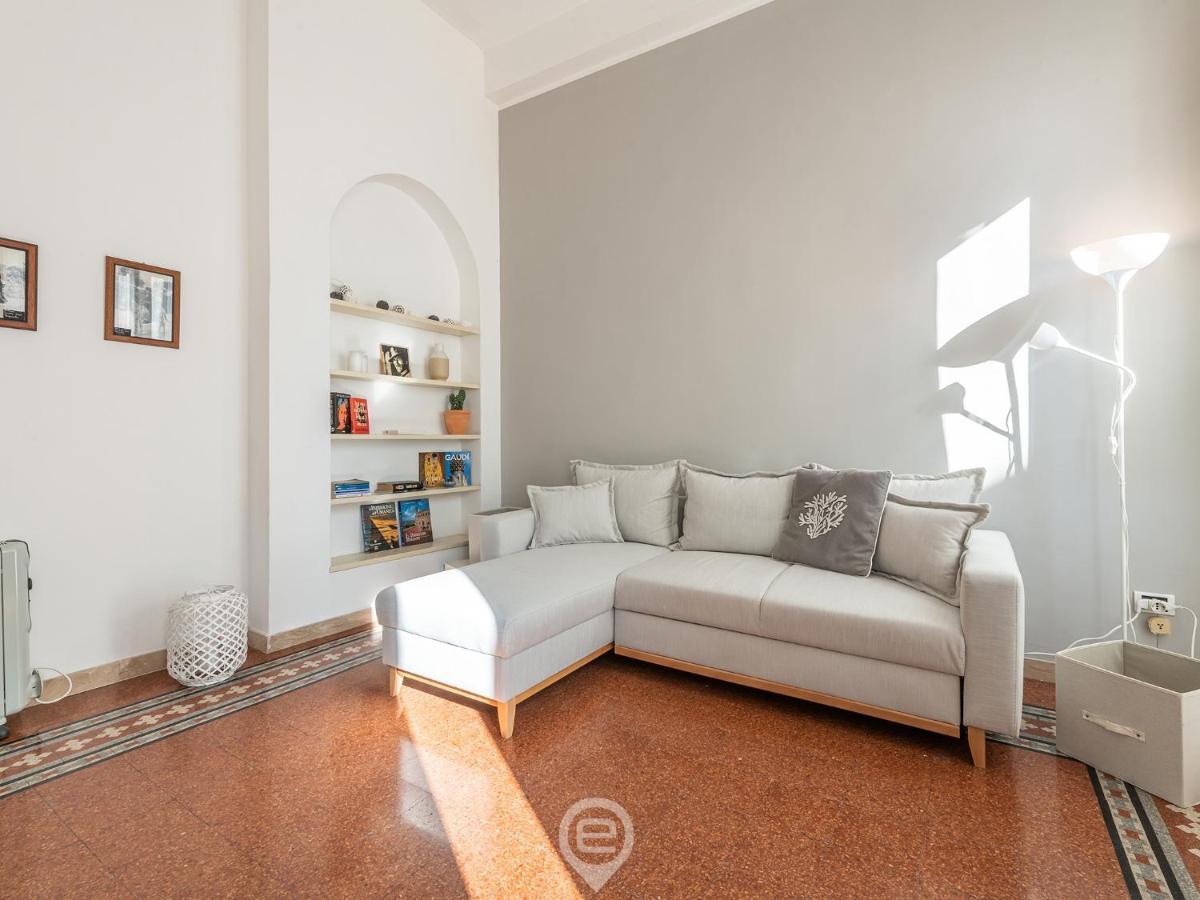 Mirabel Apartment - Wonderful Flat In City Center Кальяри Экстерьер фото
